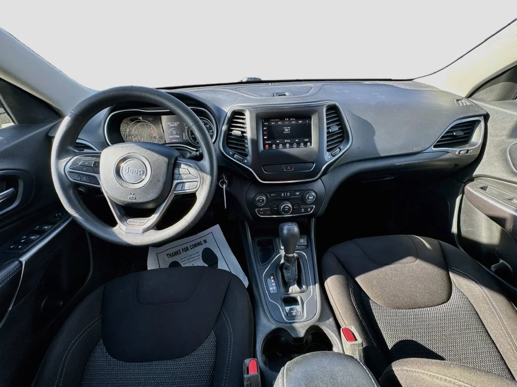 Used 2020 Green Jeep Latitude image 28