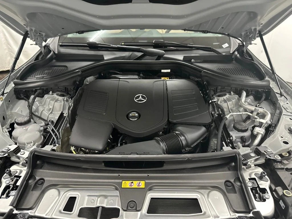 New 2027 White Mercedes-Benz GLC 300 image 12