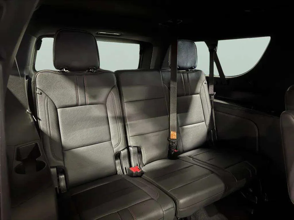 2024 Chevrolet Suburban RST - Photo 18