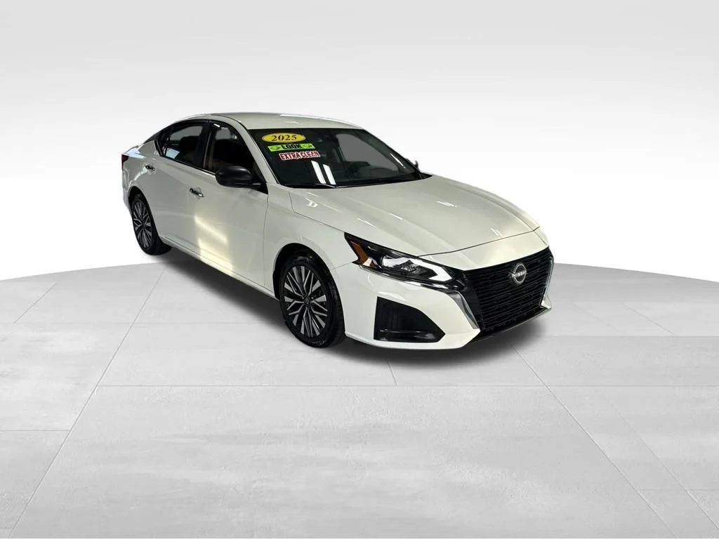 Used 2025 White Nissan 2.5 SV image 8