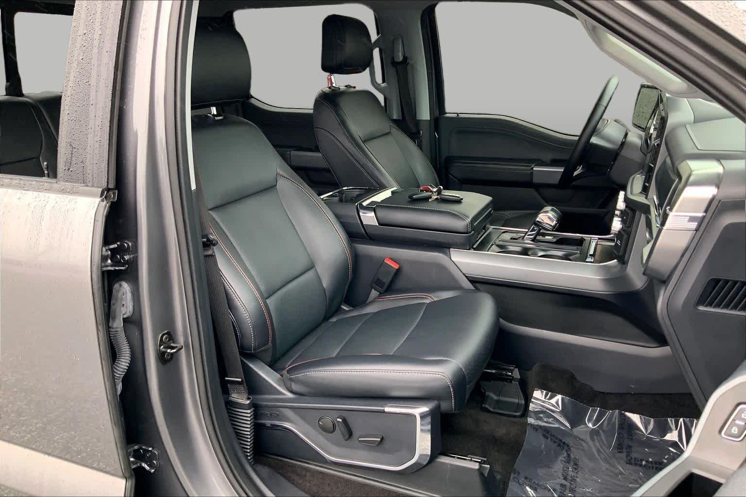Used 2022 Light Blue Clearcoat Metallic Ford LARIAT image 10