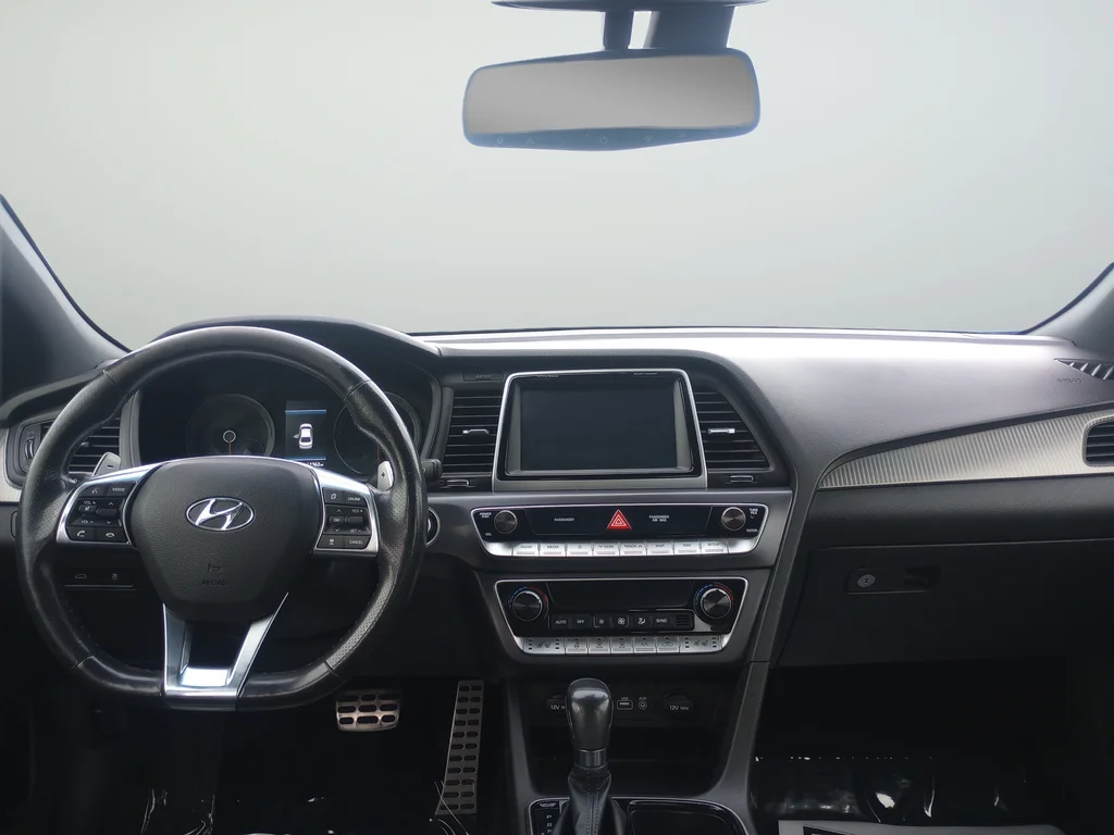 Used 2018 Blue Hyundai Limited image 9