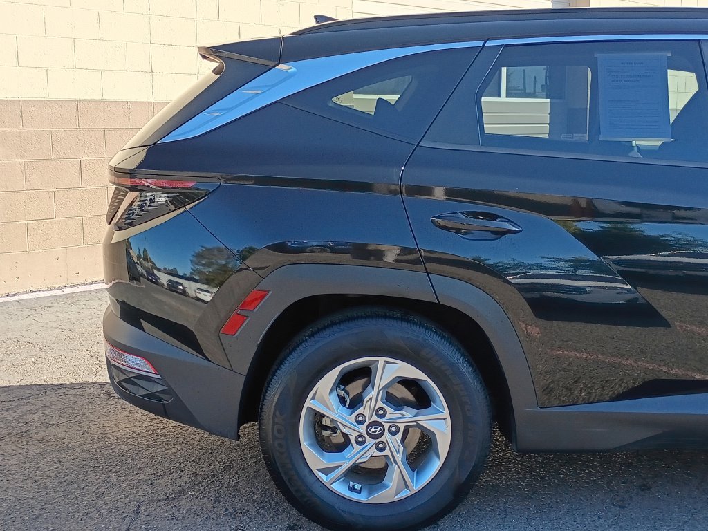Used 2022 Phantom Black Hyundai SEL image 4
