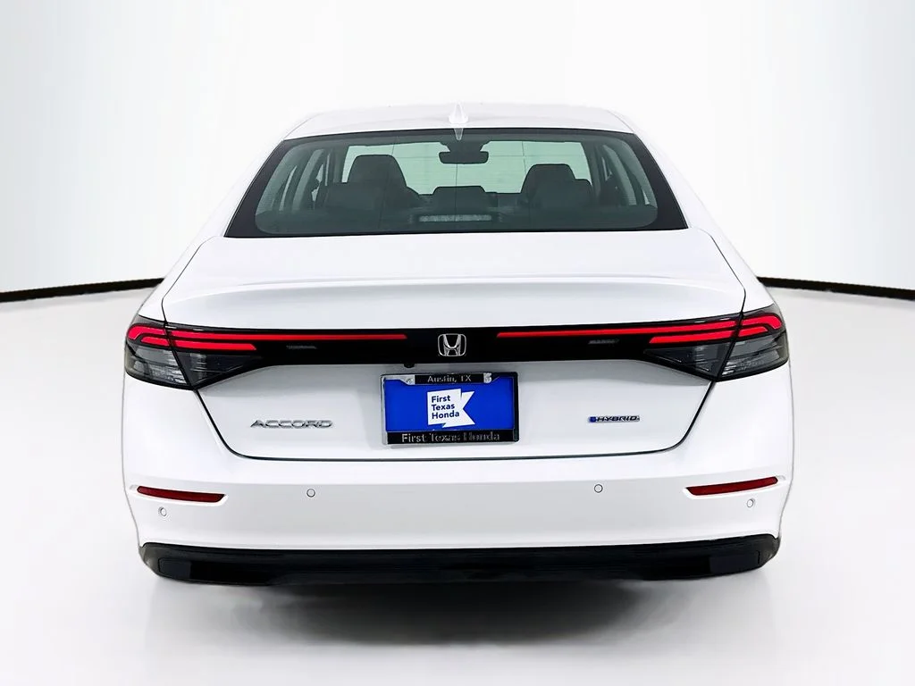 Certified Used 2025 Platinum Honda EX-L image 6