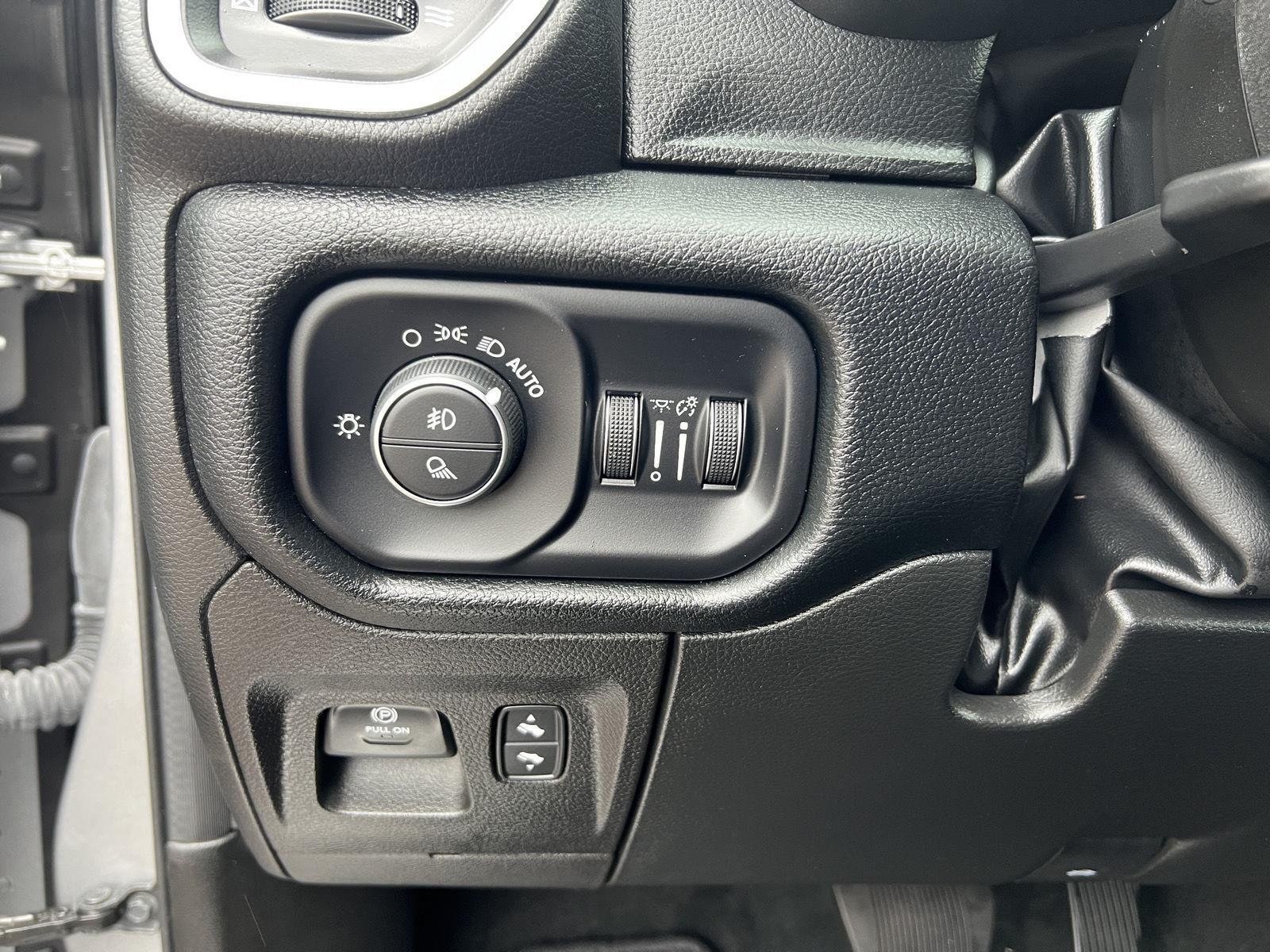 Used 2022 Silver Ram Laramie image 25
