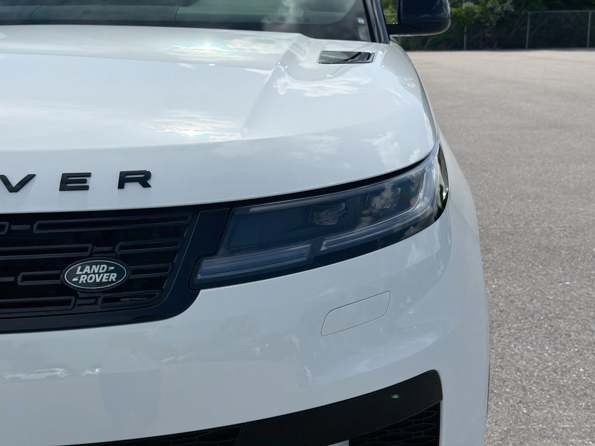 New 2026 Fuji White Land Rover Dynamic SE image 9