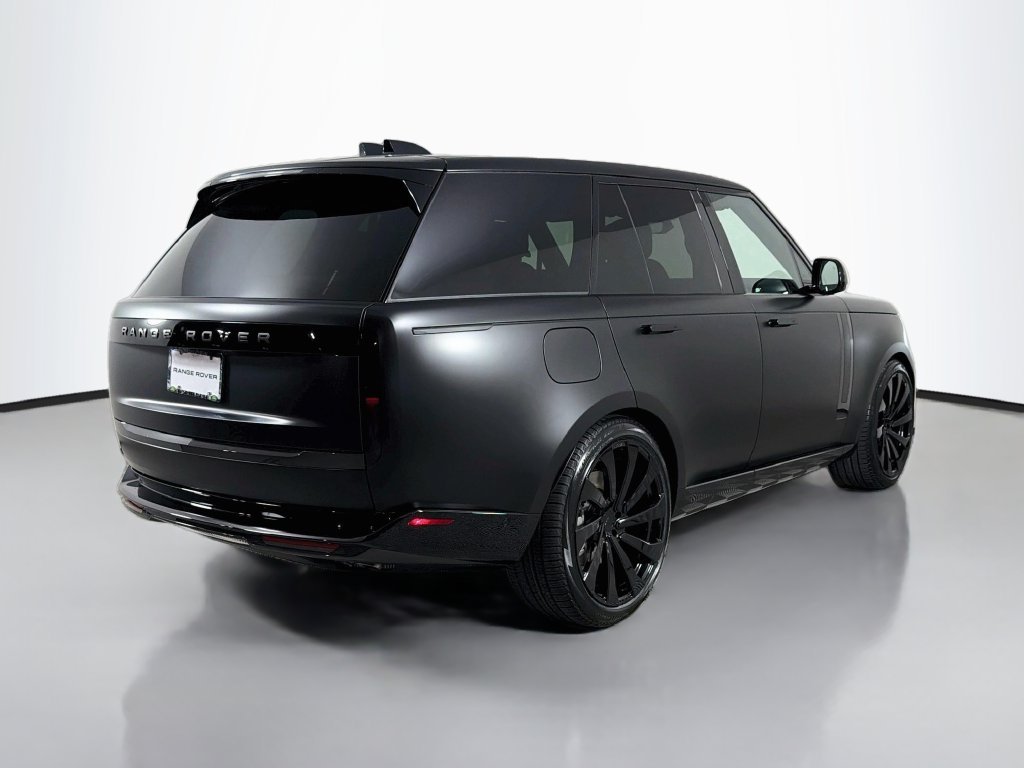 New 2027 Santorini Black Land Rover SE image 5