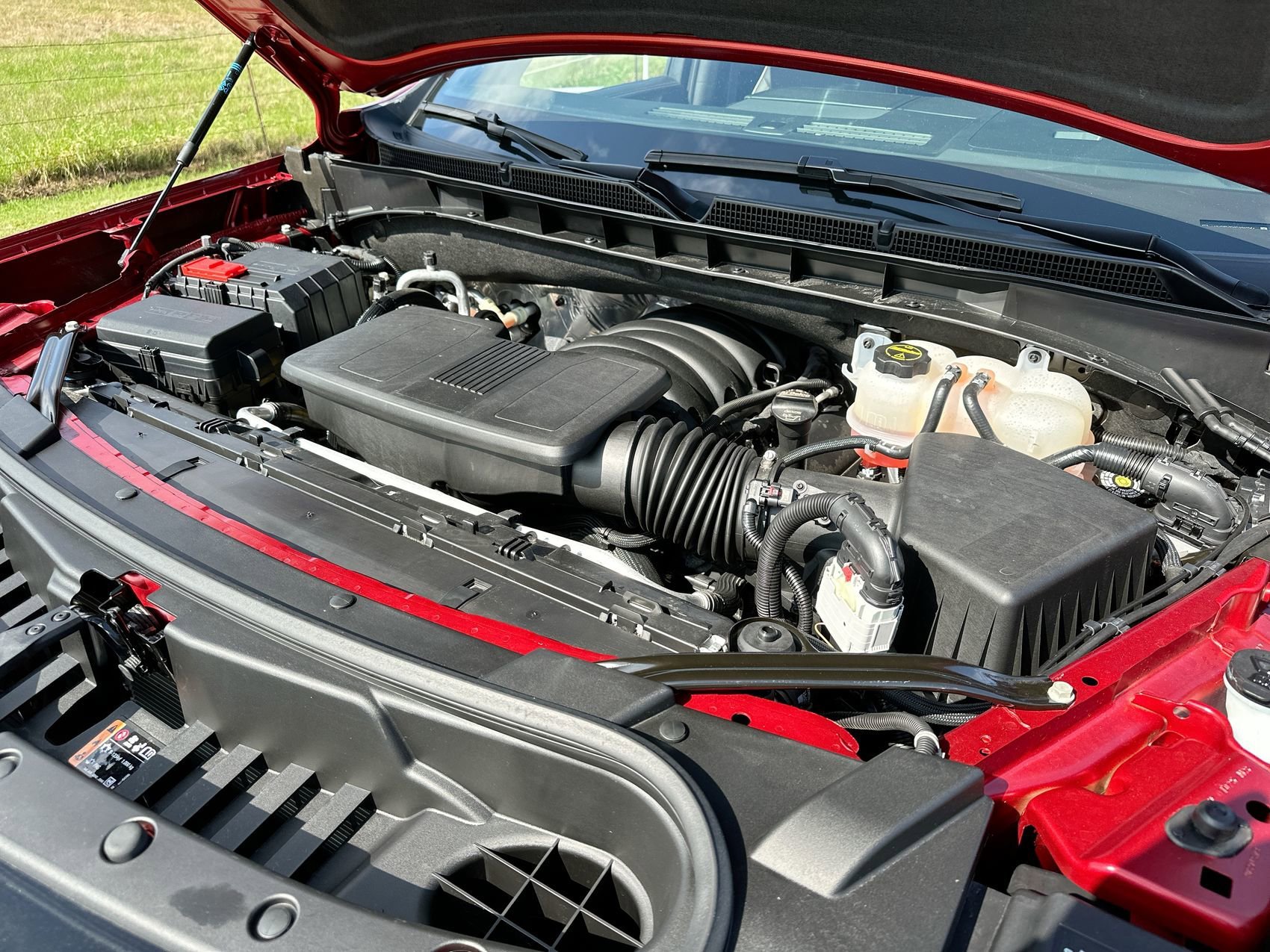 Used 2025 Volcanic Red Tintcoat GMC Elevation image 28