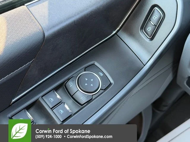 Used 2024 Oxford White Ford XLT image 22