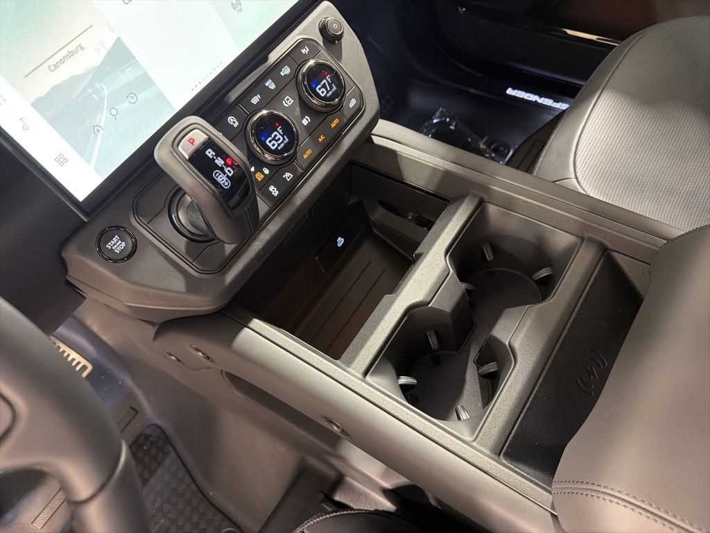 New 2026 Narvik Black Land Rover OCTA Black image 17