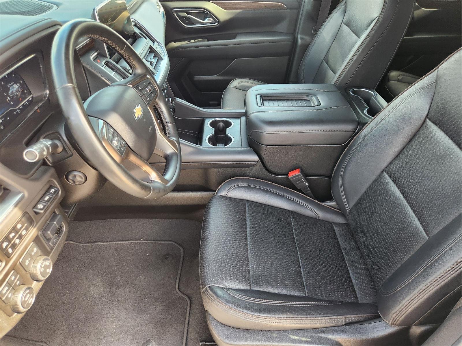 2023 Chevrolet Suburban photo 12 of 30