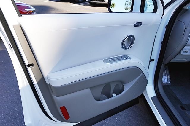 New 2026 White Hyundai SEL Premium image 27