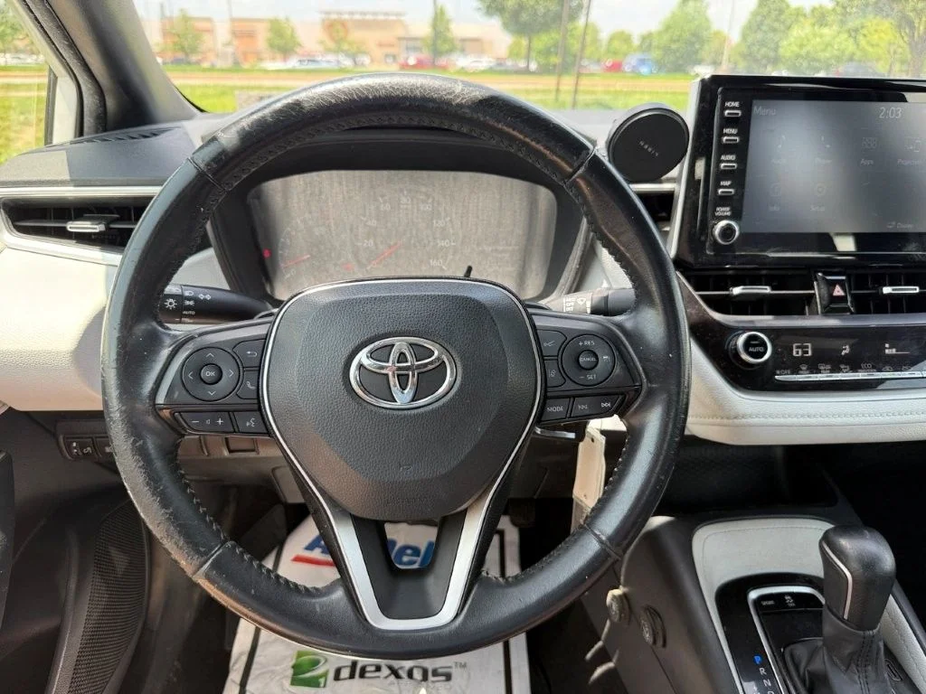 Used 2020 White Toyota SE image 27