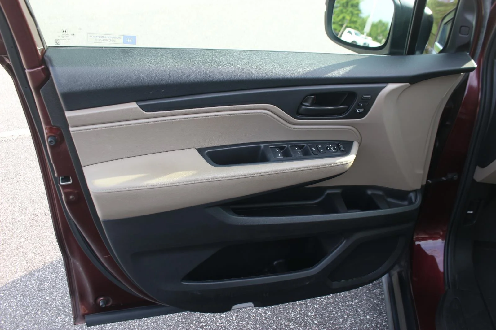 Used 2020 Burg Honda EX-L image 11