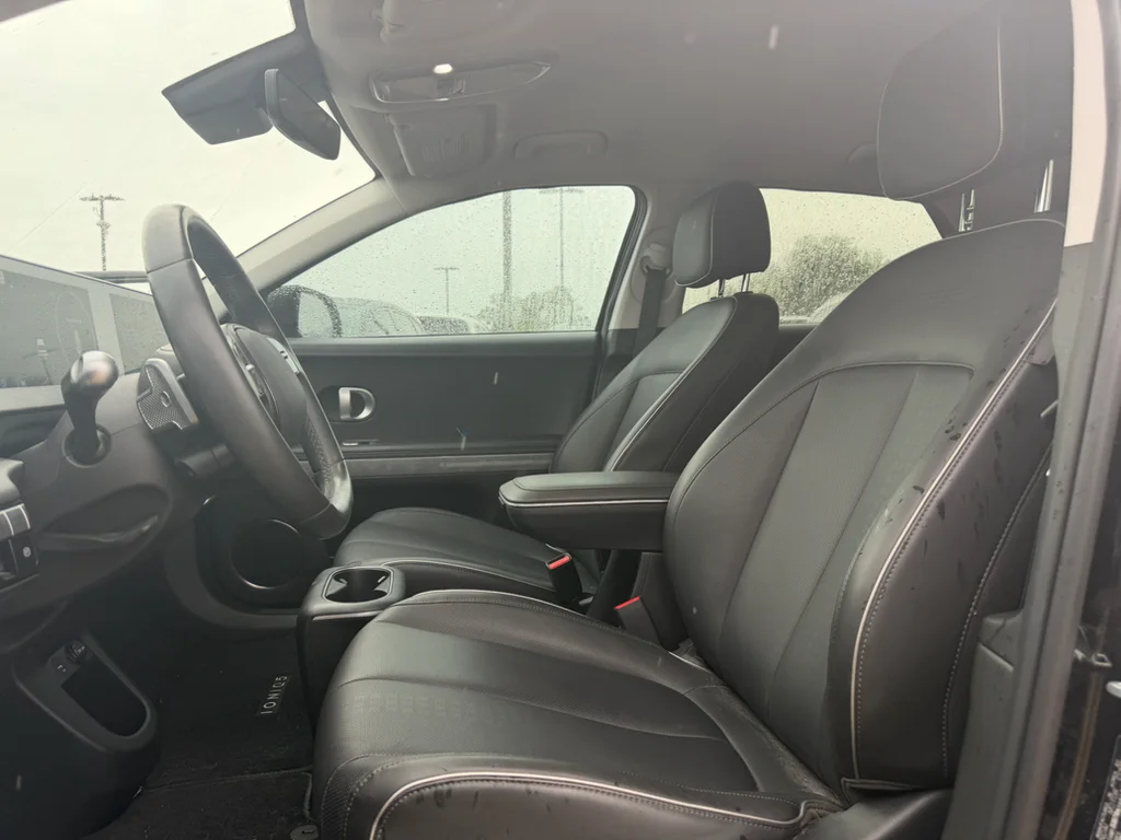 Used 2023 Abyss Black Hyundai SEL image 10