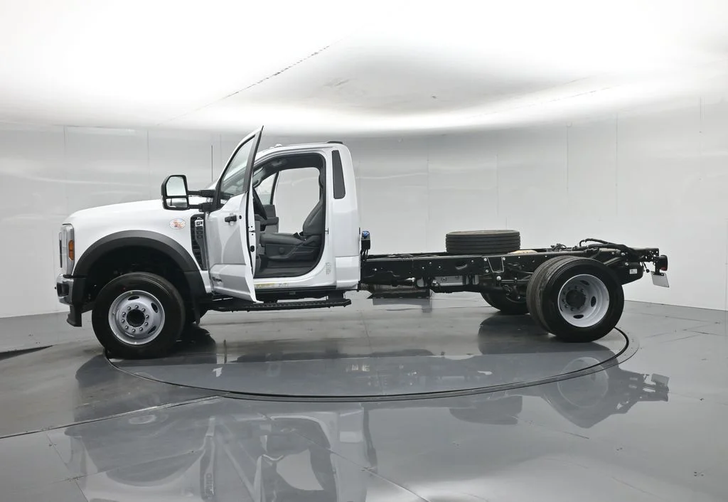 New 2026 Oxford White Ford XL image 4