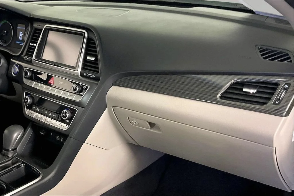 Certified Used 2019 Silver Hyundai Limited image 24