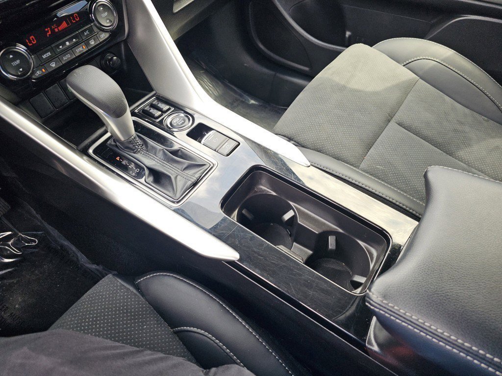 Used 2025 Alloy Silver Metallic Mitsubishi SE image 33