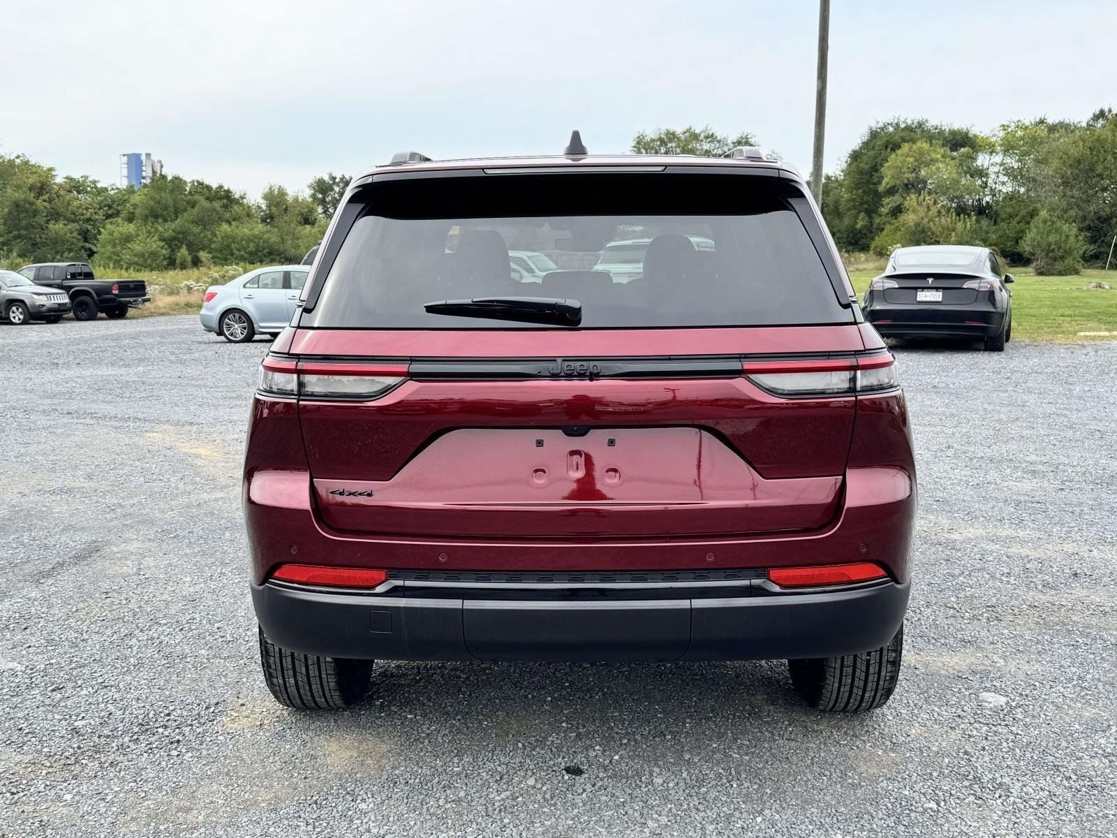 New 2025 Velvet Red Pearl-Coat Exterior Paint Jeep Altitude image 20