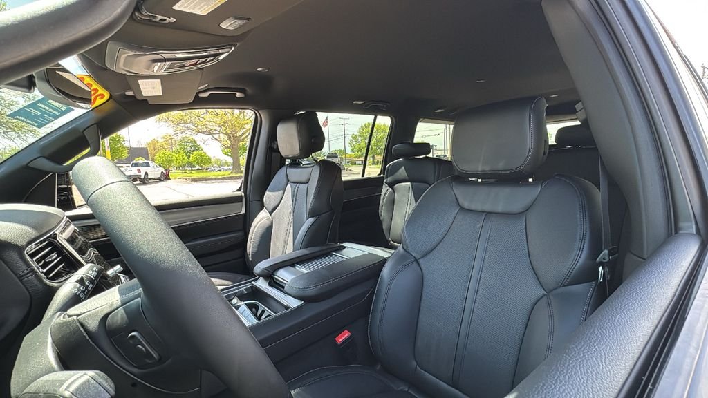 New 2026 High Gloss Black Exterior Paint Jeep Limited Altitude image 18
