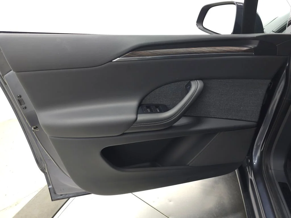 Used 2023  Tesla Standard Range image 14