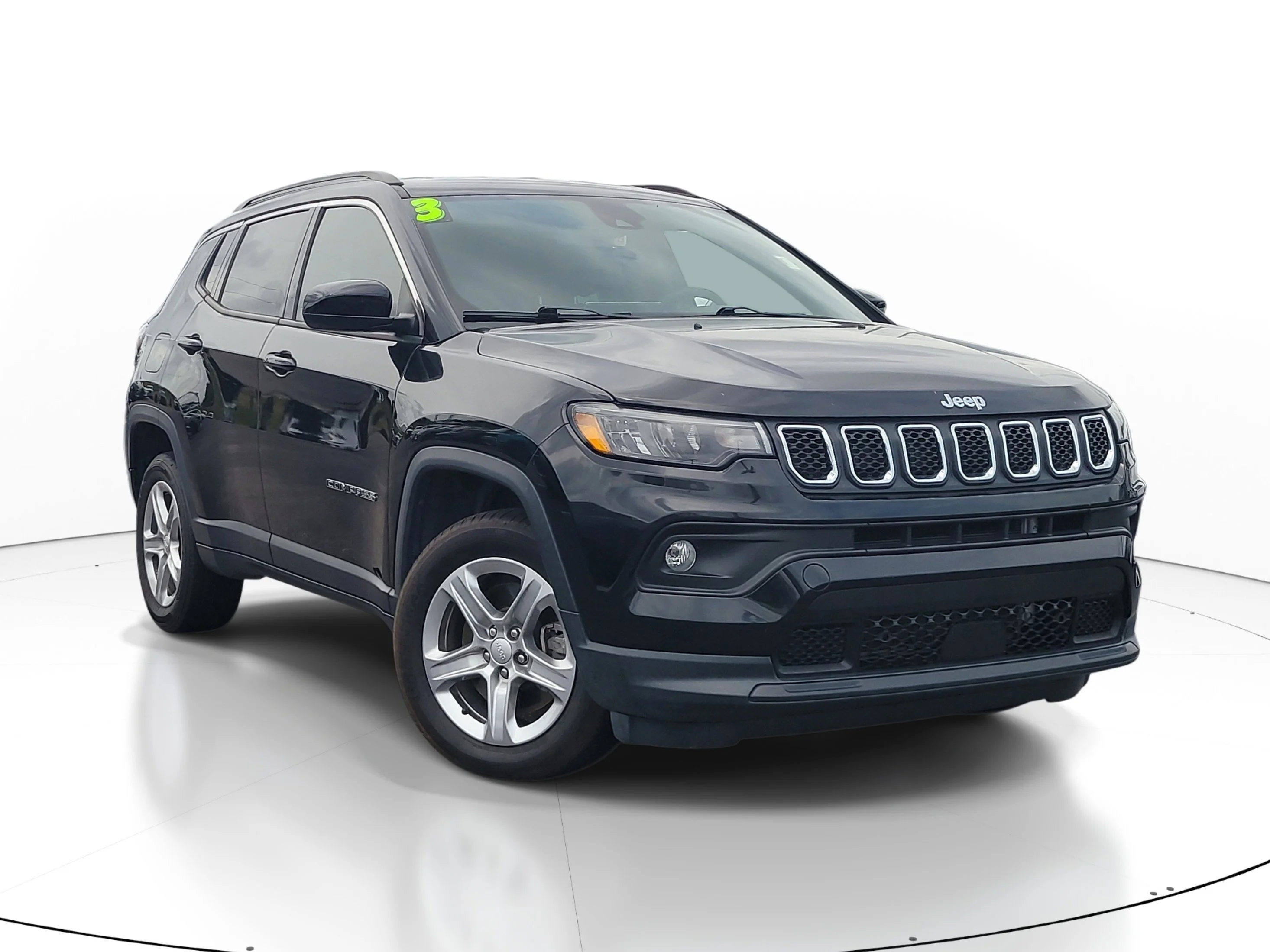 Used 2023 Diamond Black Crystal Pearlcoat Jeep Latitude image 1