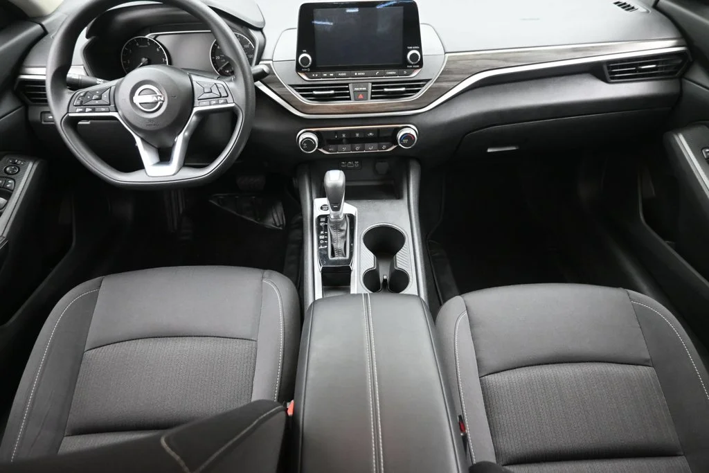 Used 2025 White Nissan 2.5 SV image 14