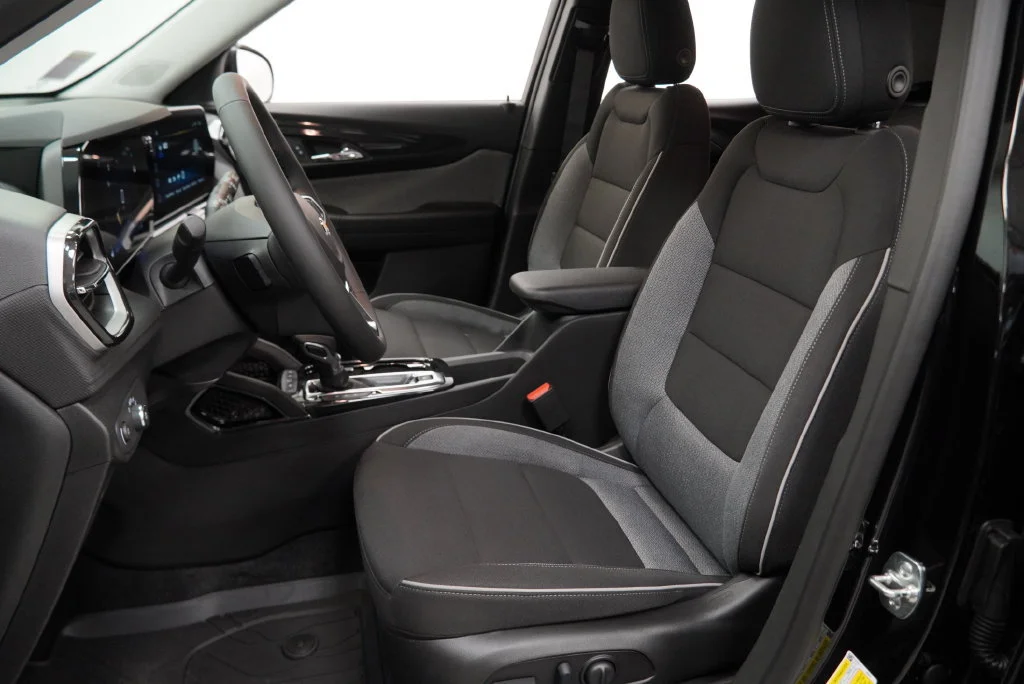 New 2026 Mosaic Black Metallic Chevrolet LT image 4