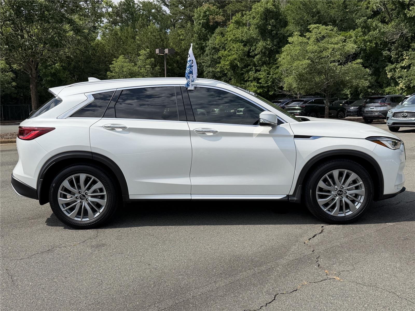 Used 2024 Radiant White INFINITI LUXE image 31