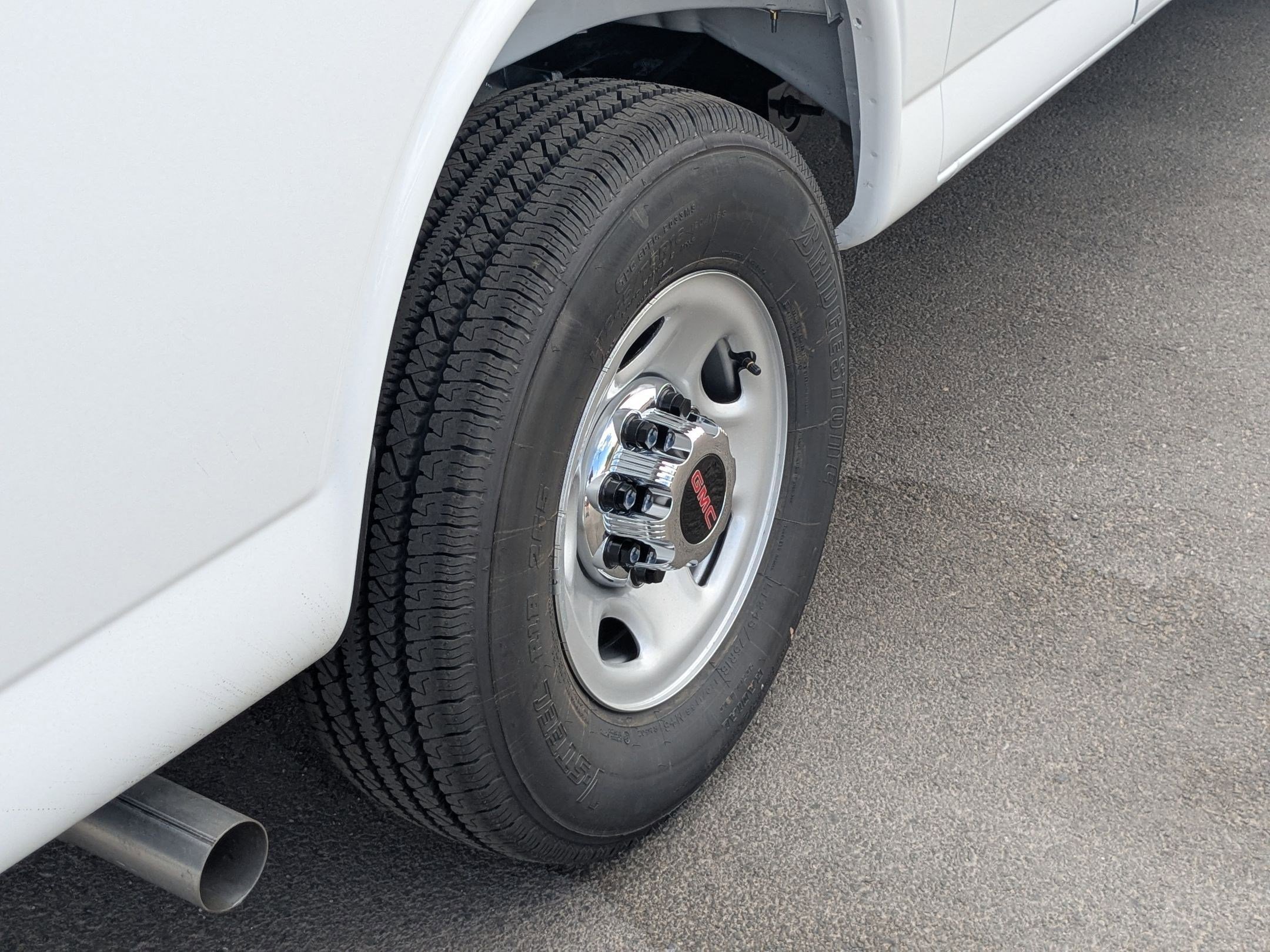 New 2025 Summit White GMC Work Van image 17
