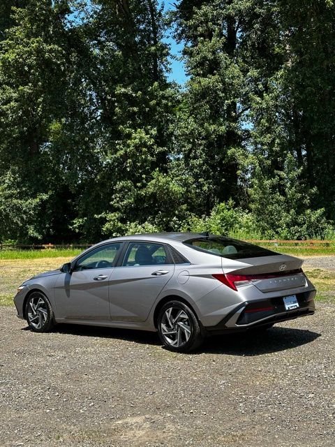 2024 Hyundai Elantra Limited - Photo 7