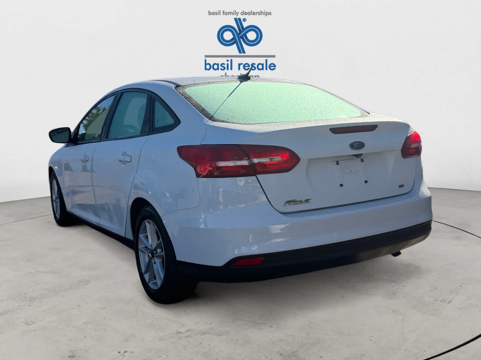 Used 2015 Oxford White Ford SE image 4