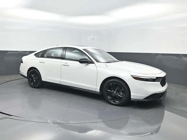 Used 2025 White Honda SE image 34