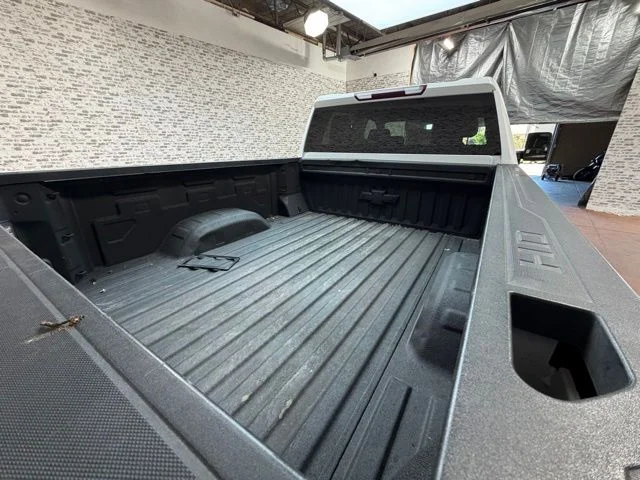 Used 2022 Summit White Chevrolet Custom image 10