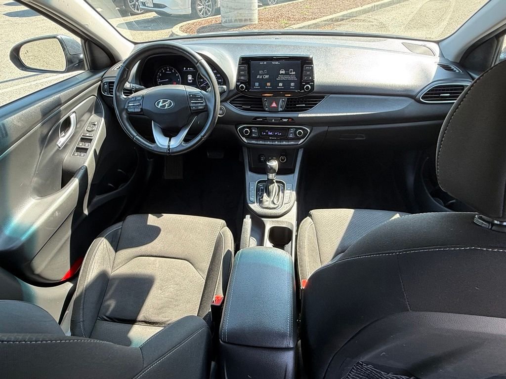 Used 2018 White Hyundai Base image 23