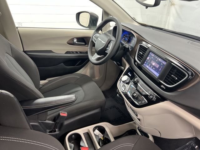 Used 2023 Black Chrysler LX image 25