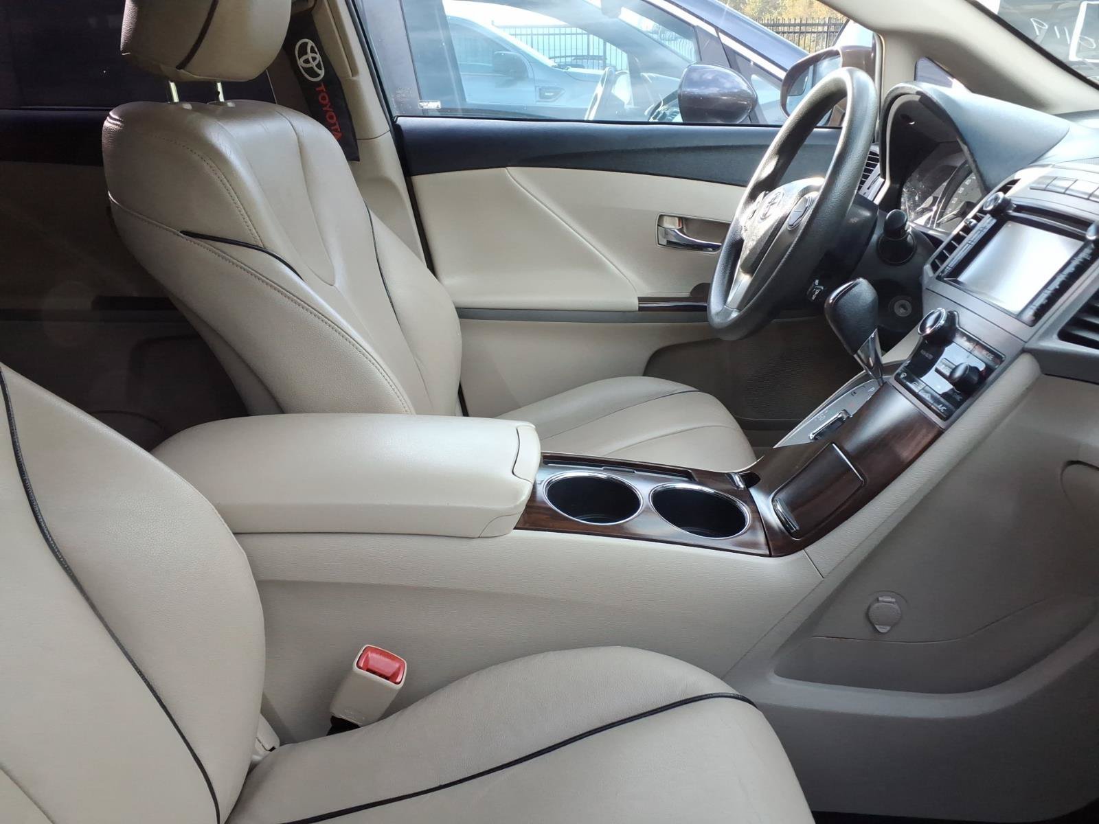 Used 2013 Golden Toyota LE image 10