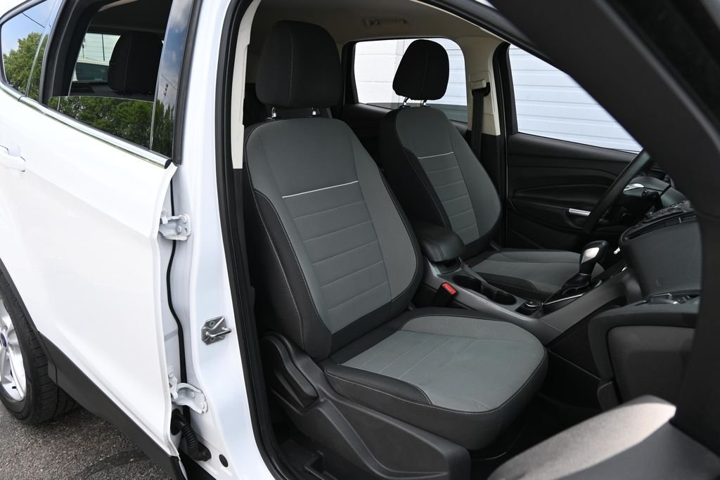 Used 2013 Oxford White Ford SE image 22