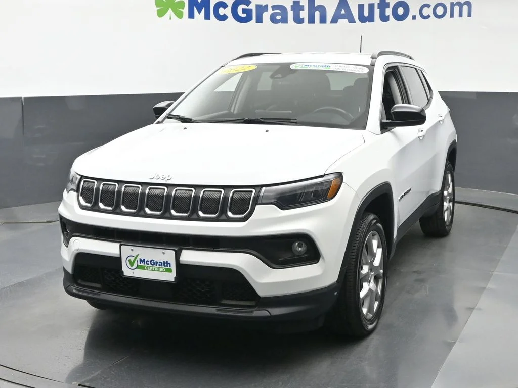 Certified Used 2022 White Jeep Latitude Lux image 19
