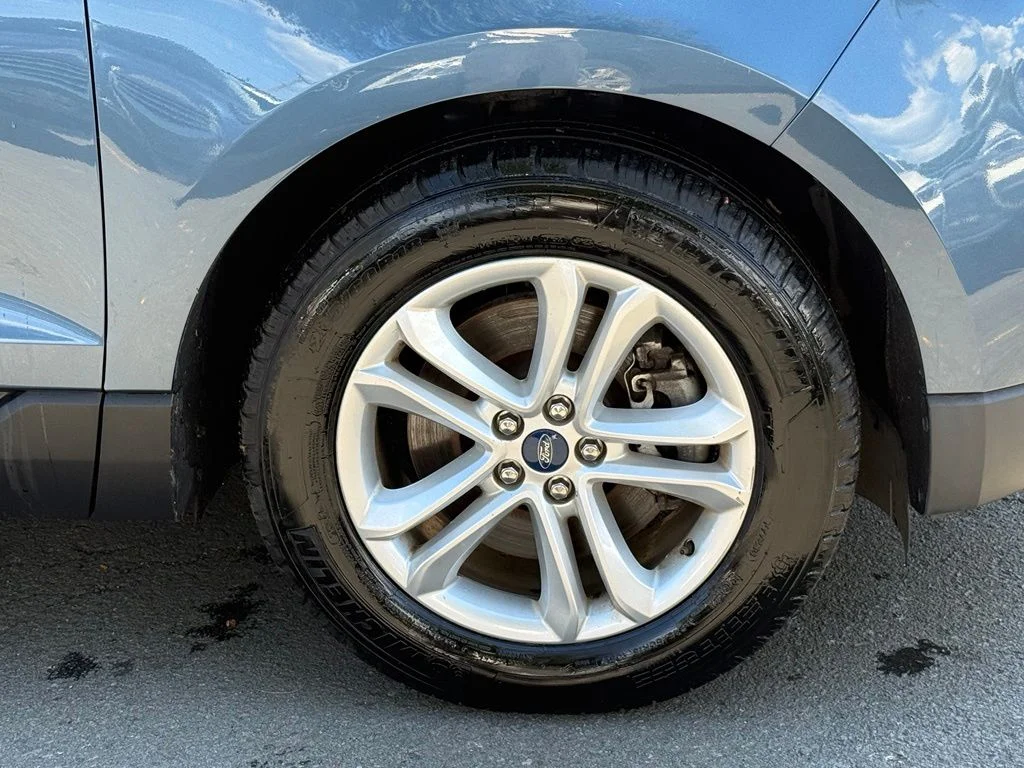 Used 2019 Blue Metallic Ford SEL image 6