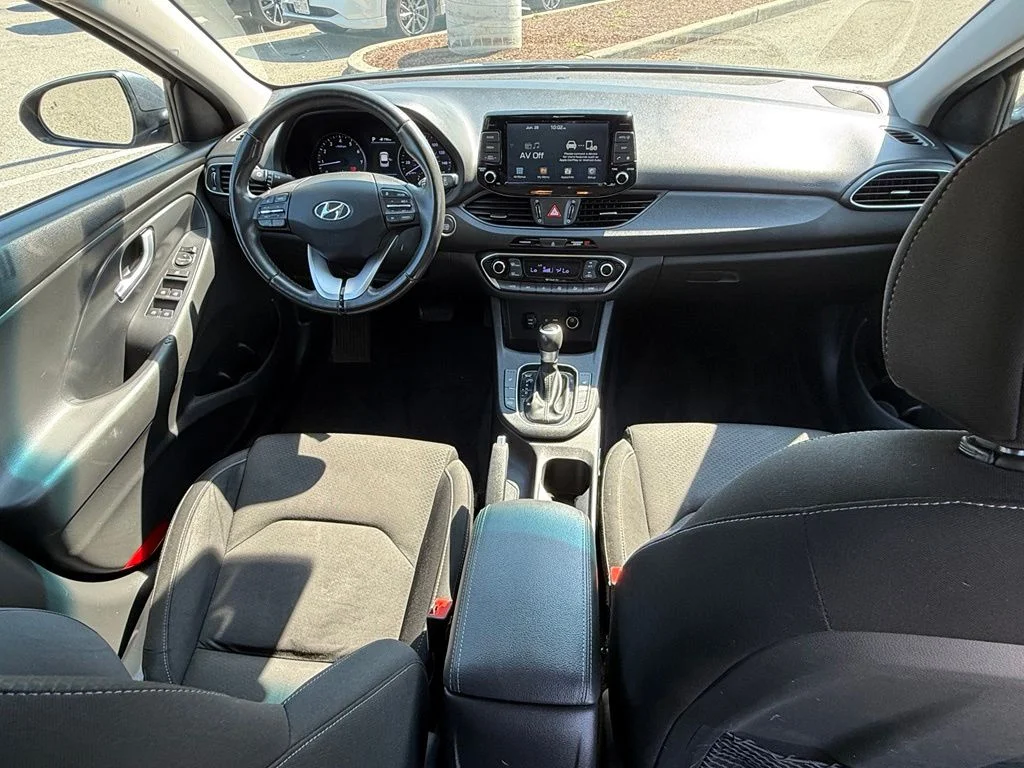 Used 2018 White Hyundai Base image 23