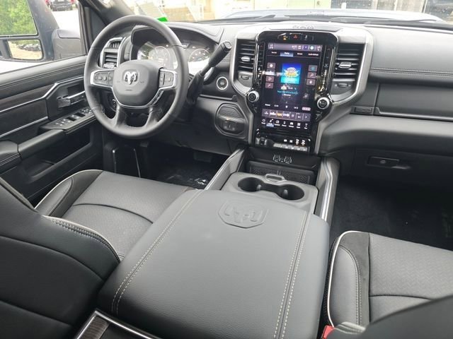 New 2026 Diamond Black Crystal Pearl-Coat Exterior Paint RAM Laramie image 42