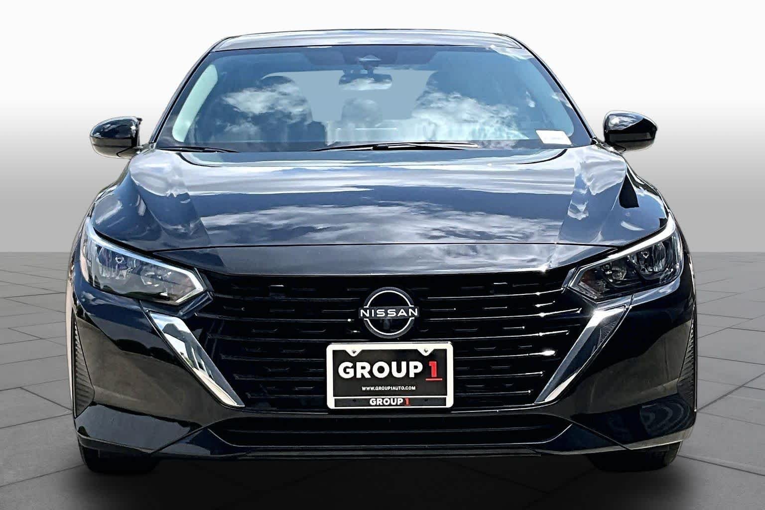 Used 2025 Super Black Nissan SV image 4