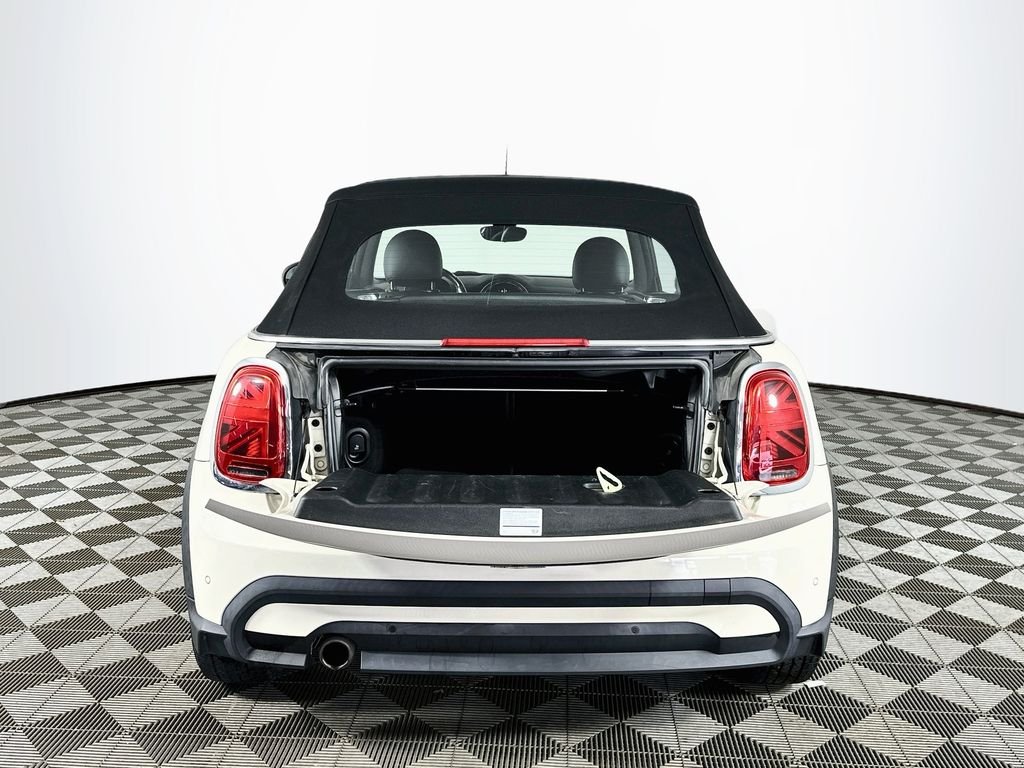 Used 2022 Pepper White MINI Signature image 28