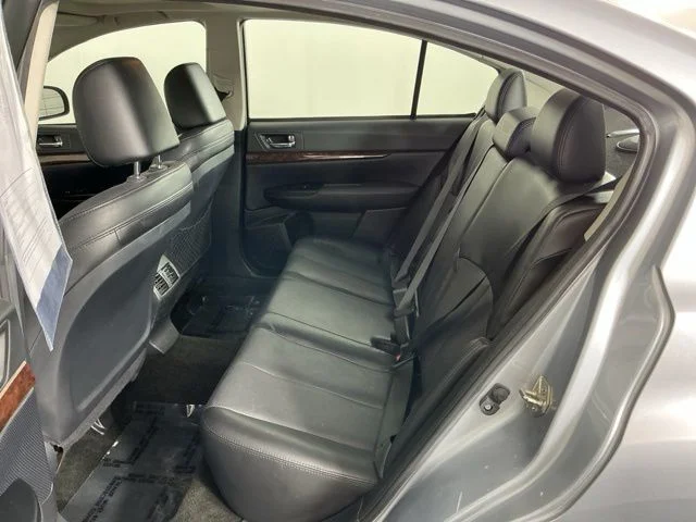 Used 2014 Silver Subaru 2.5i image 25