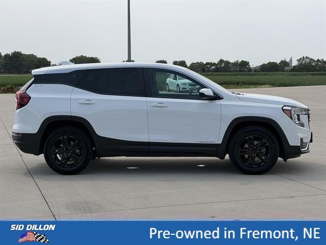 Used 2023 Summit White GMC SLE image 3