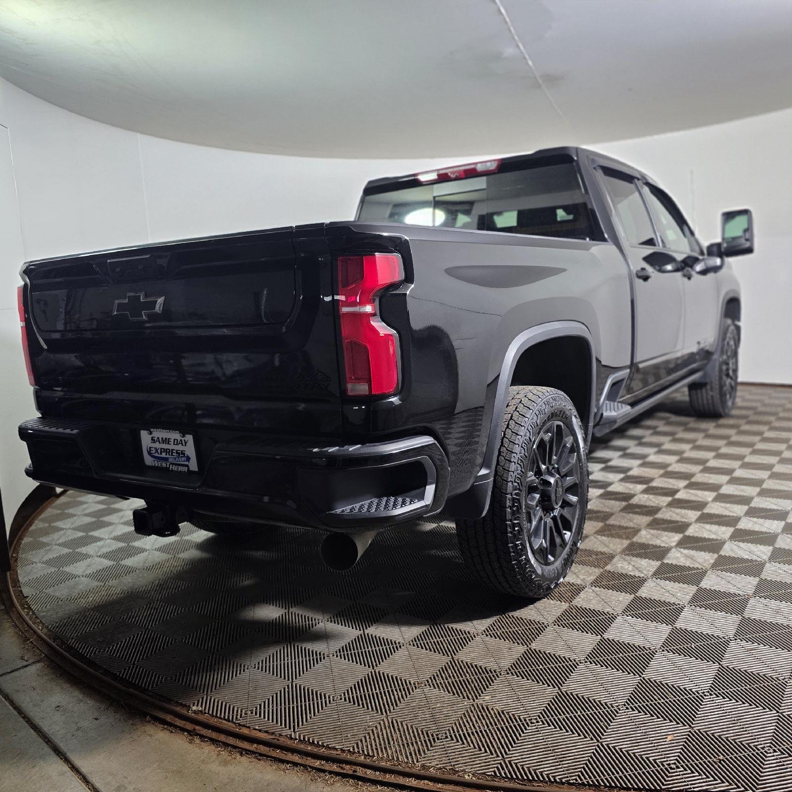 Used 2026 Black Chevrolet High Country image 5
