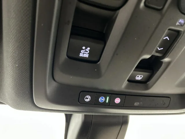 Used 2021 IRIDESCENT PEARL TRICOAT Chevrolet Premier image 14