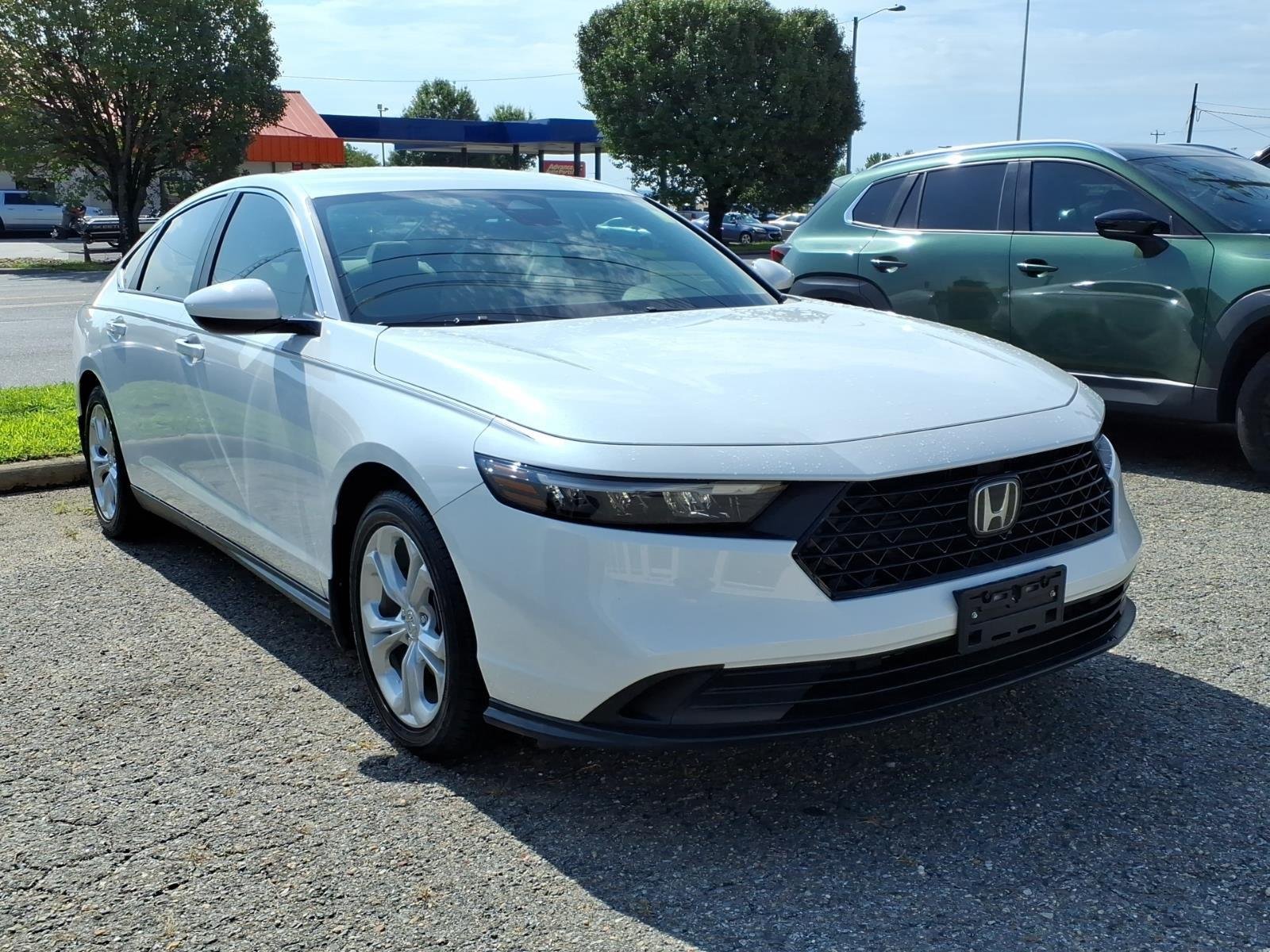 Used 2023 Platinum White Pearl Honda LX image 3