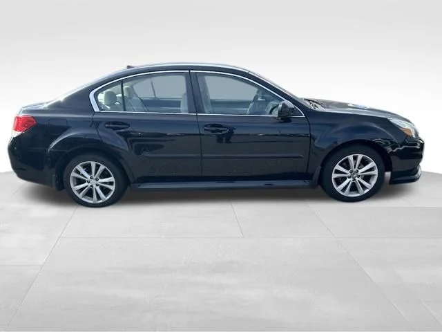 Used 2014 Crystal Black Silica Subaru 2.5i image 4